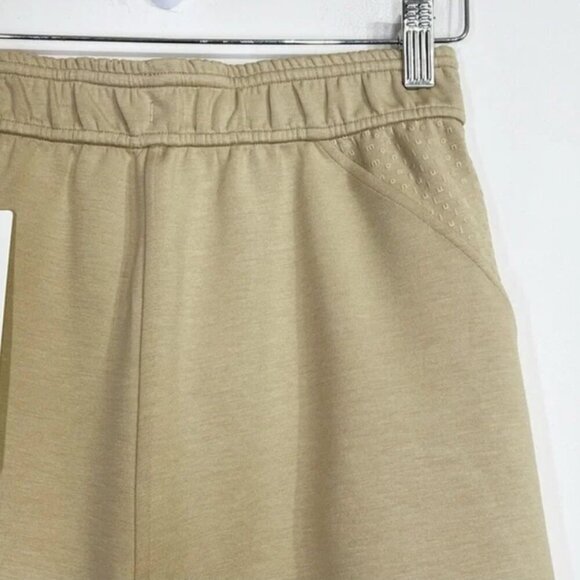 Lululemon NWT Embossed Panel High-Rise Short 4" Trench - Picture 9 of 14